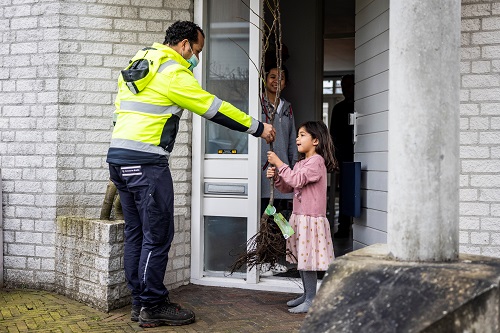 Partners in uitdelen 1 miljoen gratis bomen
