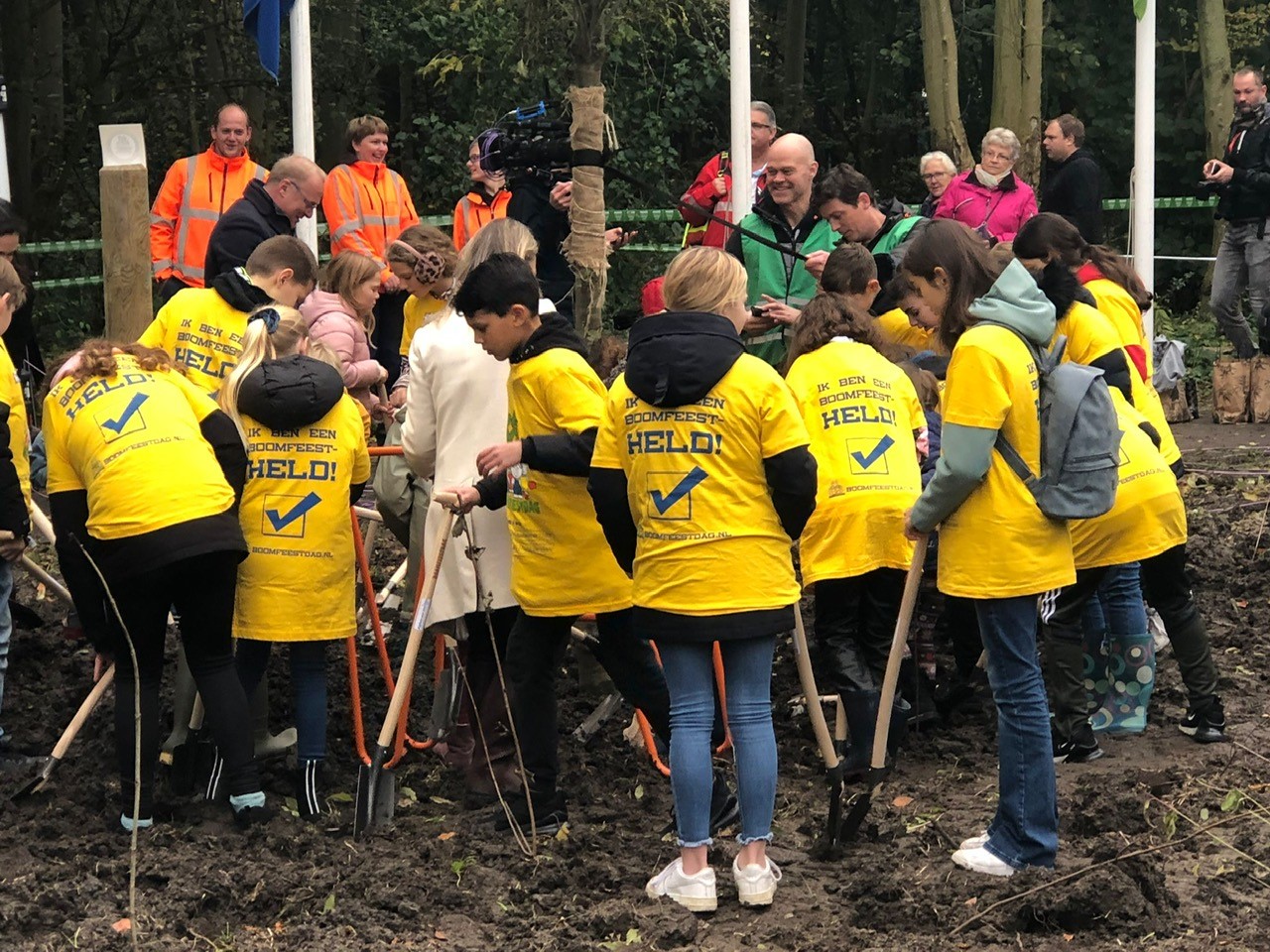 Leerlingen dragen op Boomfeestdag bij aan gezonde, groene omgeving